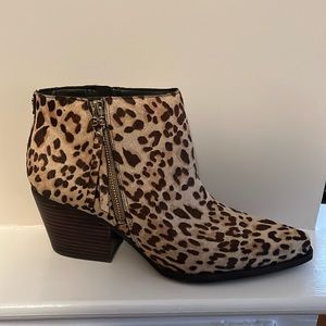 NEW!! Never Worn Sam Edelman ankle booties